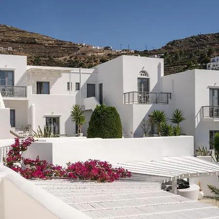 Mr. And Mrs. White Tinos Hotel