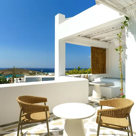 Mr. And Mrs. White Tinos 4*