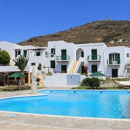 Mr. And Mrs. White Tinos 4*