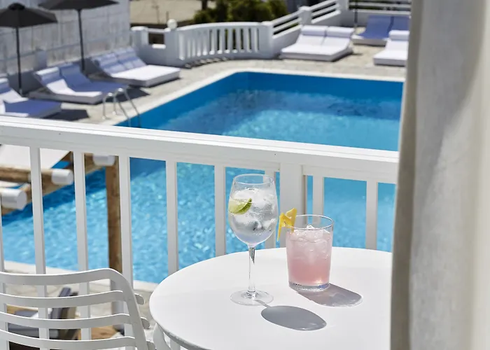 Mr & Mrs White Tinos Hotel