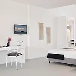 Mr And Mrs White Tinos Otel