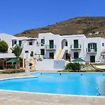 Mr And Mrs White Tinos 4*