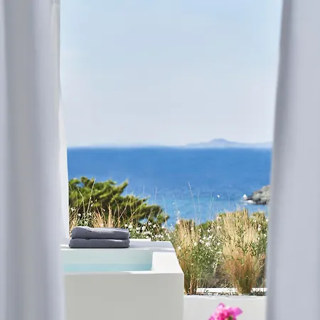 Mr. And Mrs. White Tinos 4*