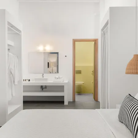 Mr. And Mrs. White Tinos Hotel