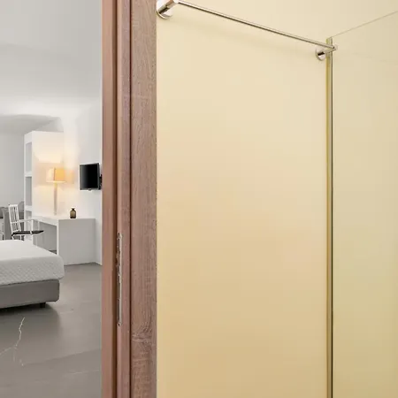 Mr. And Mrs. White Tinos Hotel 4*
