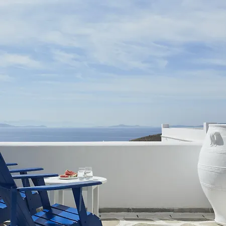 Mr And Mrs White Tinos 4*