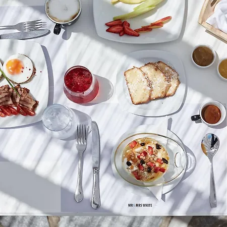 Mr. And Mrs. White Tinos 4* اجيوس ايوانيس