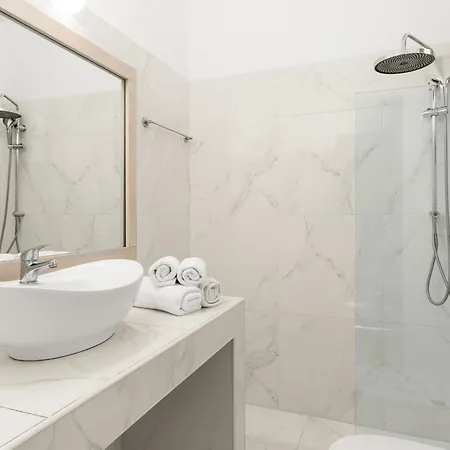Mr And Mrs White Tinos اجيوس ايوانيس