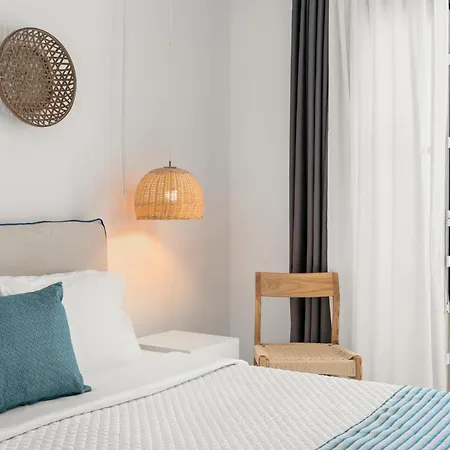 Mr And Mrs White Tinos 4*