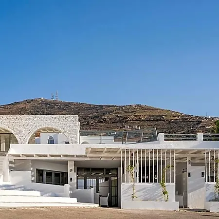 فندق Mr And Mrs White Tinos 4*