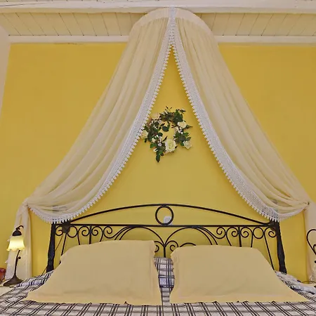 Mr. And Mrs. White Tinos 4*