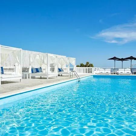 Mr. And Mrs. White Tinos 4*