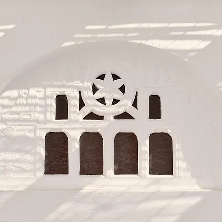 Mr. And Mrs. White Tinos Hotel