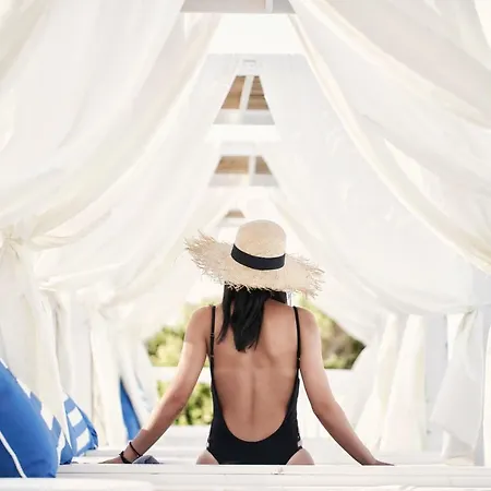 Mr. And Mrs. White Tinos Hotel