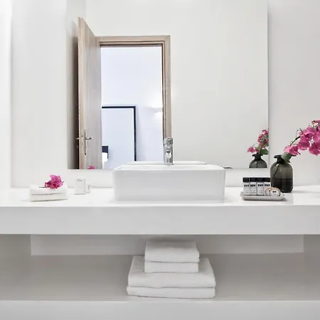 Mr And Mrs White Tinos اجيوس ايوانيس