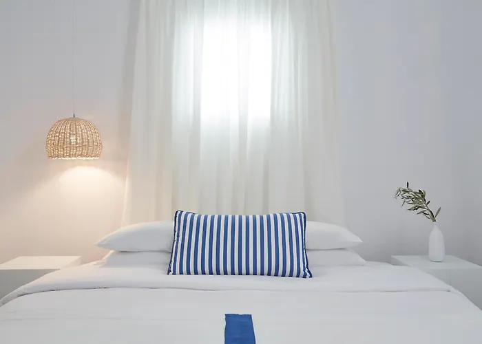 Mr & Mrs White Tinos